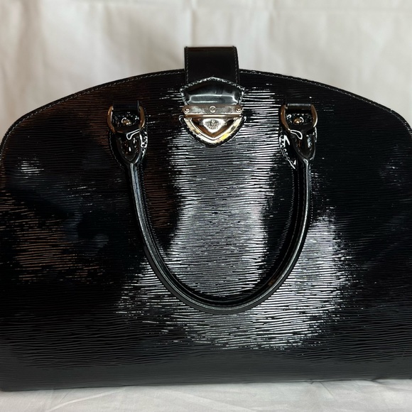 Louis Vuitton Patent Epi Pont-Neuf GM - Picture 2 of 5
